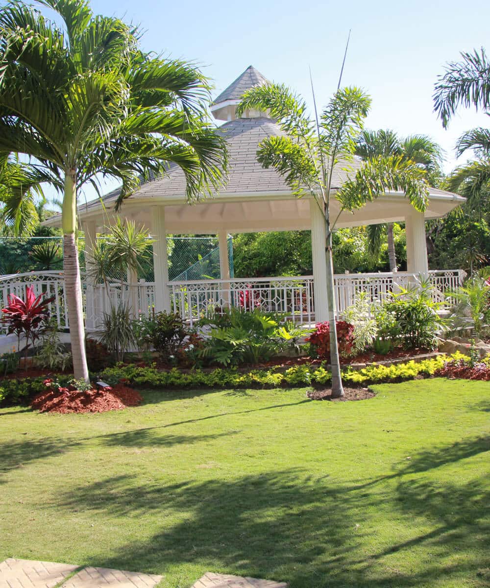 Garden at Discovery Bay villa in Jamaica - Mais Oui Villa